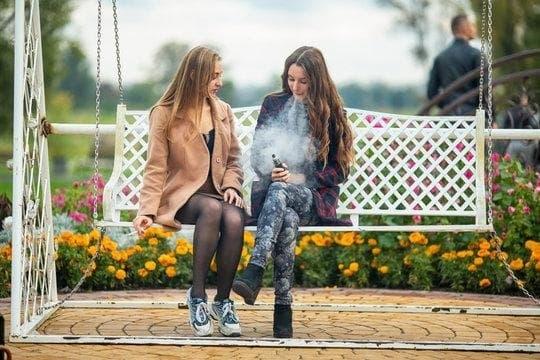 Praktyczny poradnik e-cigaretta i baza do lodów jak dobrać najlepsze mieszanki dla intensywnego aromatu i bezpieczeństwa