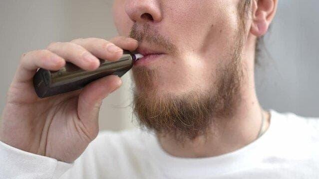 Jak poprawić doświadczenie w Poker Trực Tuyến i dlaczego hellboy vape zdobywa popularność wśród graczy