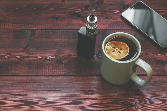 E-Zigaretten Shop przewodnik — najlepsze e-liquidy, akcesoria i inspiracje vape background dla początkujących i zaawansowanych